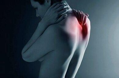 Pain between the shoulder blades, the cause lies in the pathologies of the spine